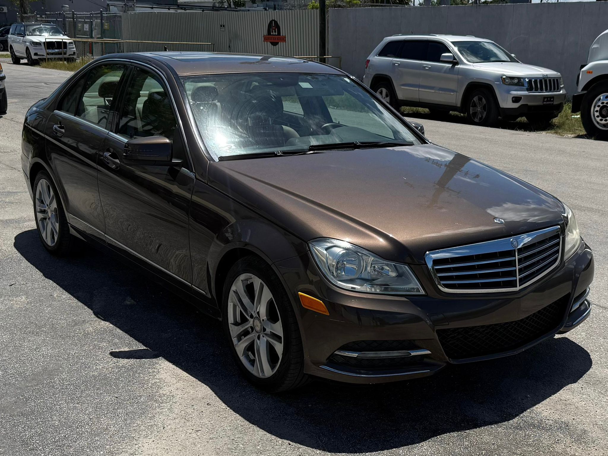 Mercedes-Benz C250 WDDGF4HB9DR272872