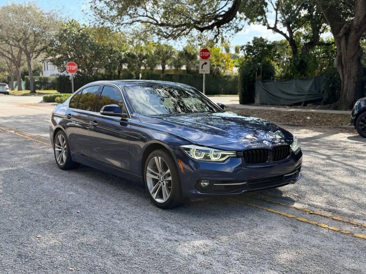 BMW 330i WBA8B9C53JEE81777