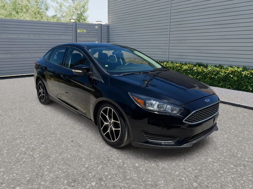FORD FOCUS 1FADP3H22JL252827